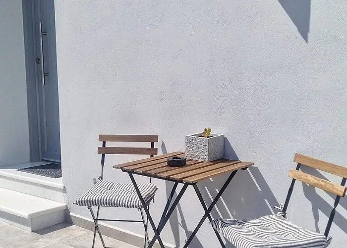 Bamboo House Syros No1 펜션 에르무폴리